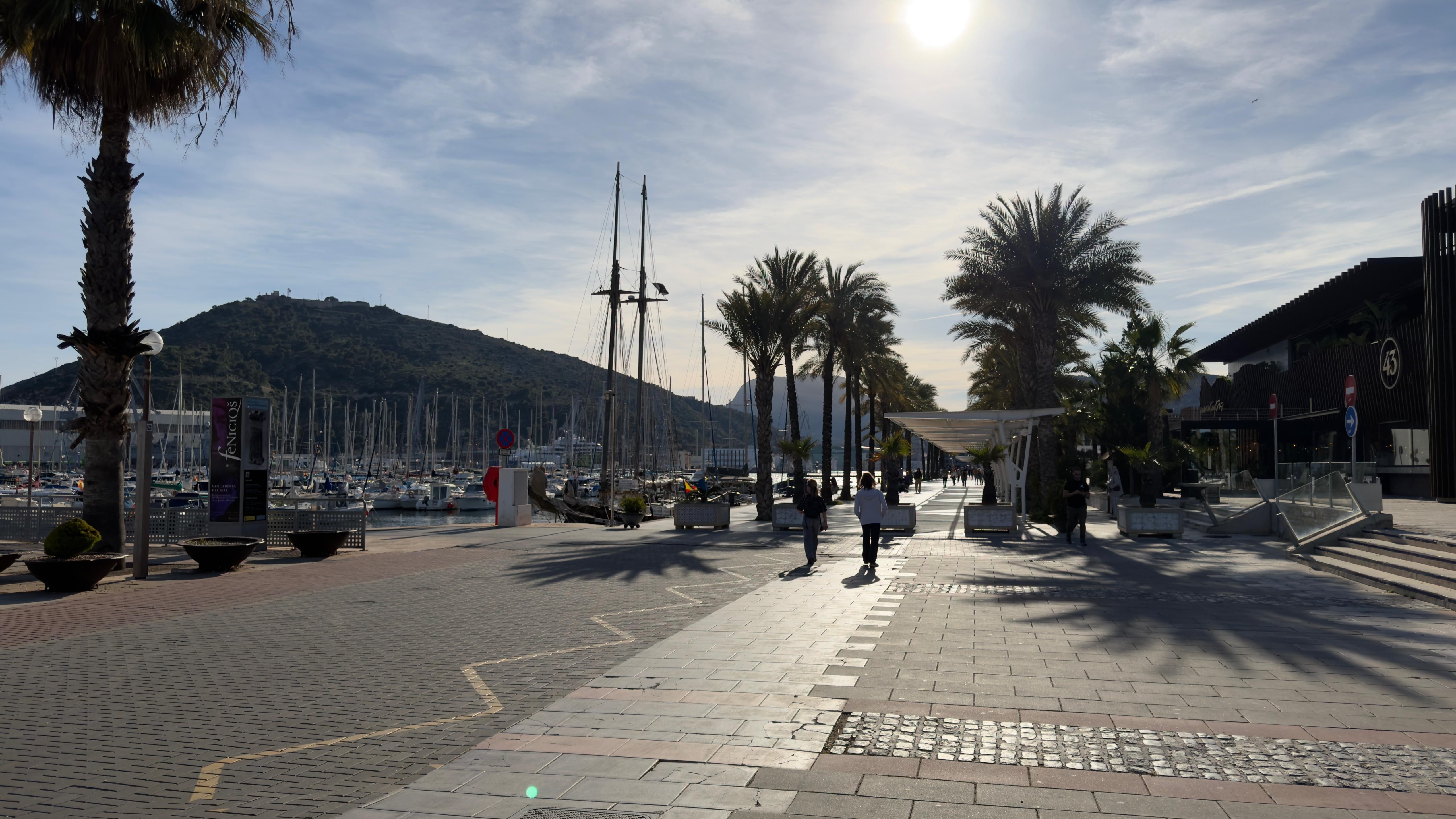 Puerto de Cartagena visto desde Paseo Delicias